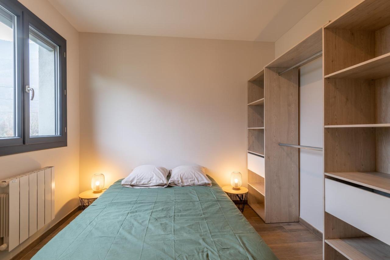 De Standing Apartment