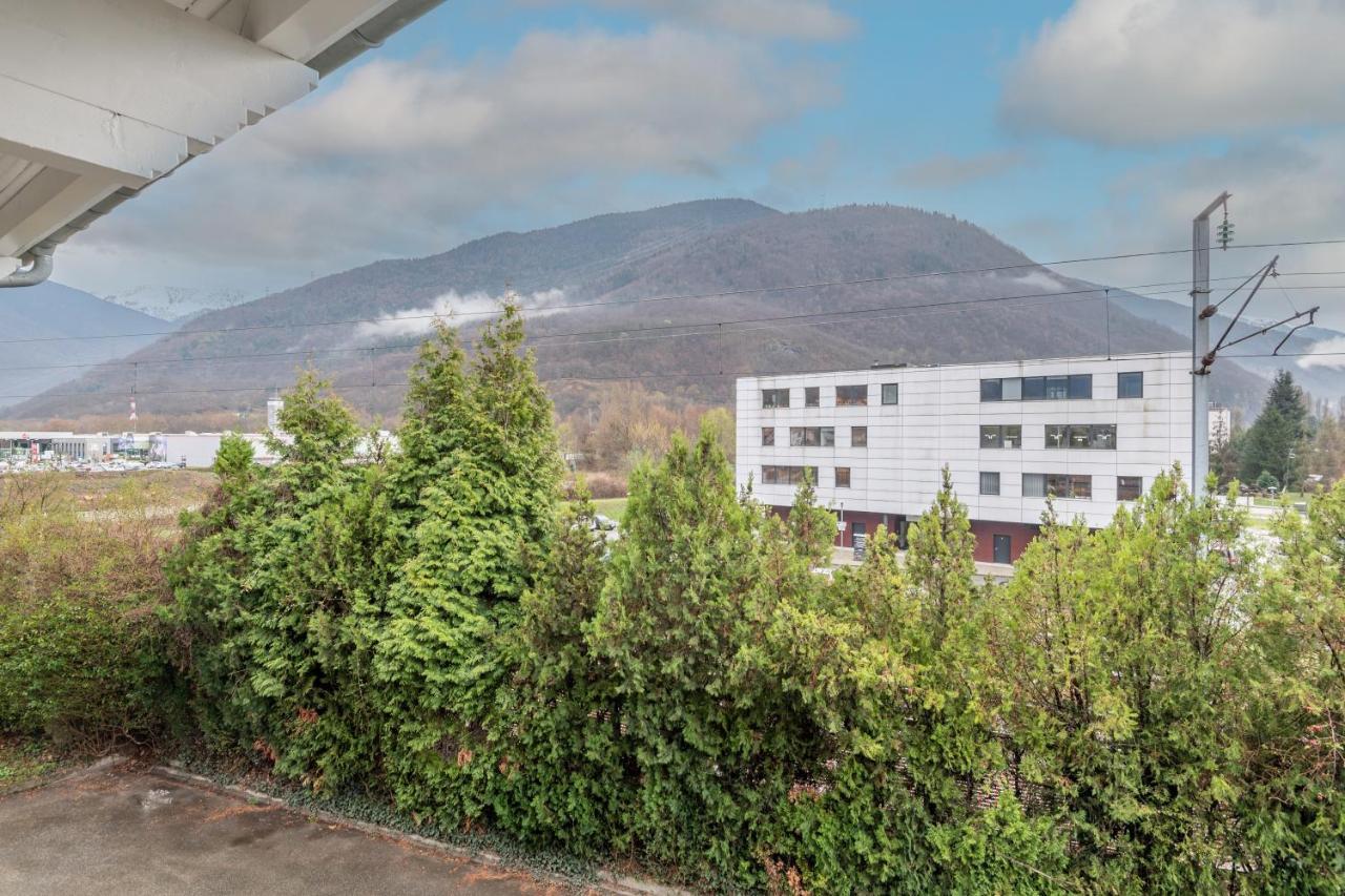 De Standing Apartment